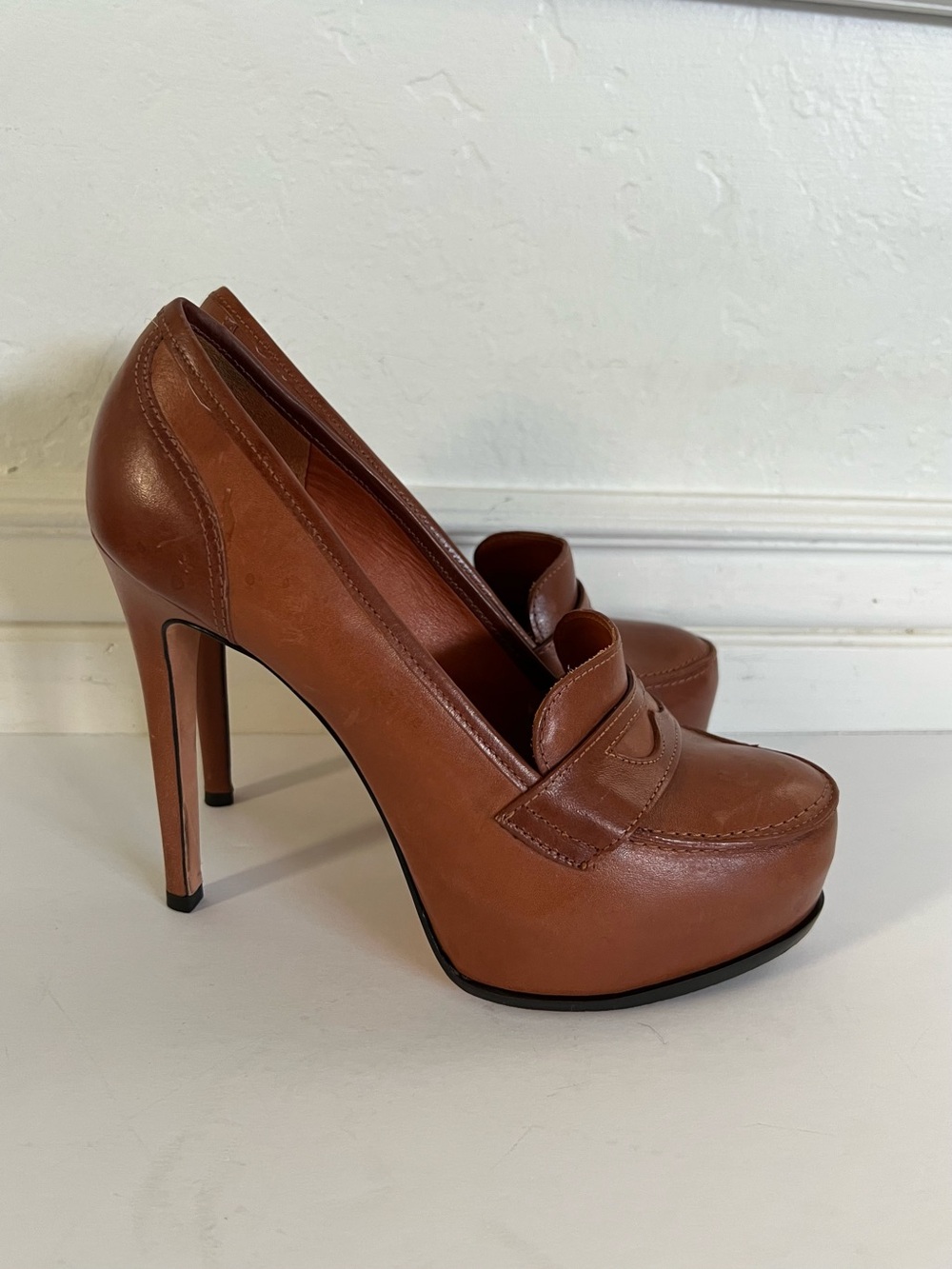 Pour La Victoire Platform Brown Leather Penny Loafer Pumps Size 7.5